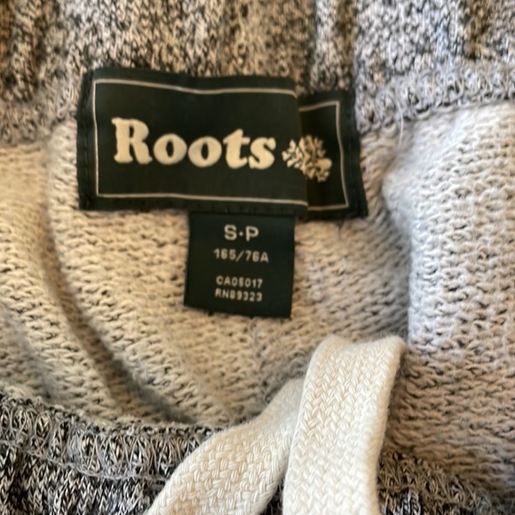 Roots salt and pepper jogger sweat pants size small. - Picture 6 of 10